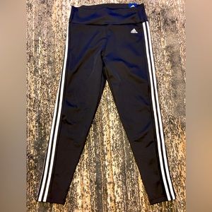New with tags Adidas leggings, Size Lg